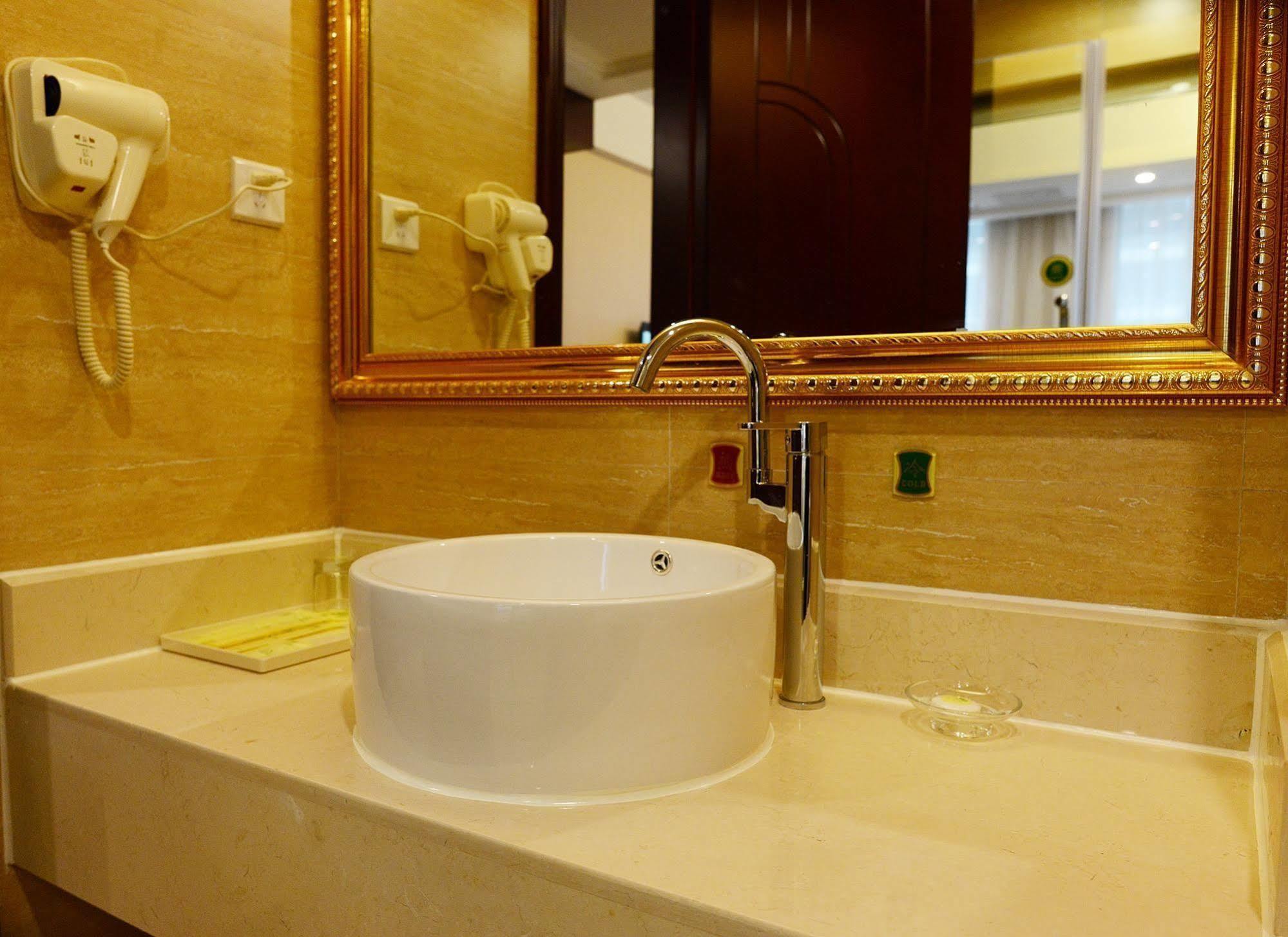 Vienna Hotel Guiyang Exhibition Center Екстериор снимка