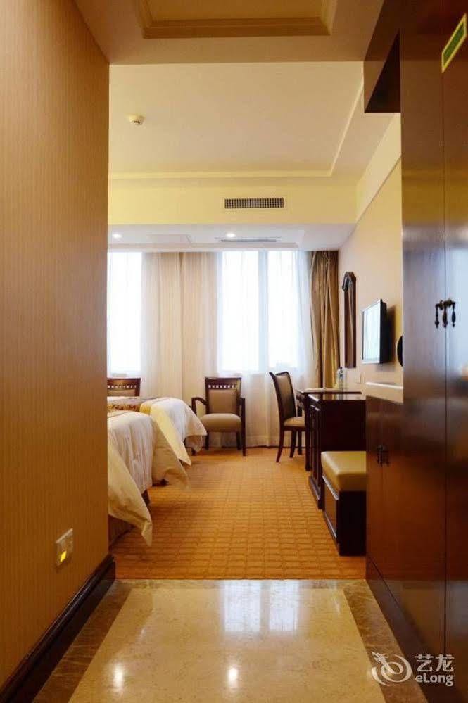 Vienna Hotel Guiyang Exhibition Center Екстериор снимка